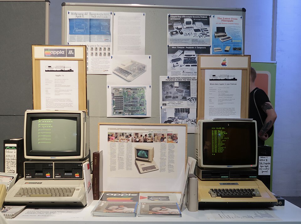 Photograph of Apple II / IIe / IIc
